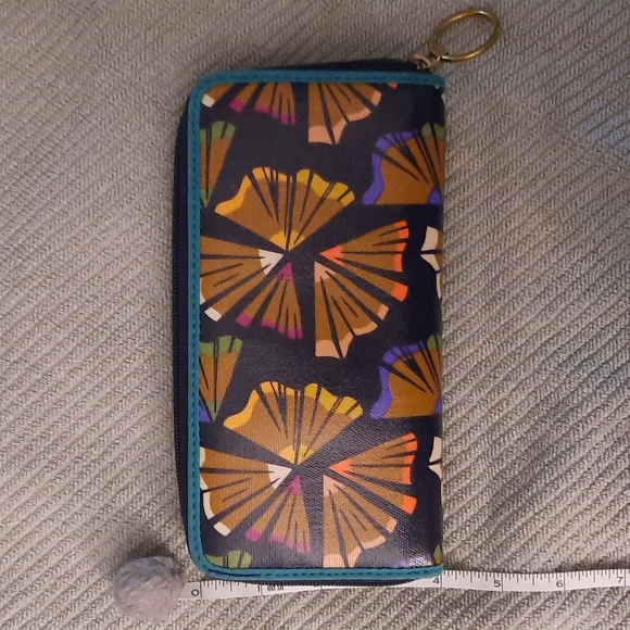 Patterned Fossil Zip Wallet - Picture 3 of 6